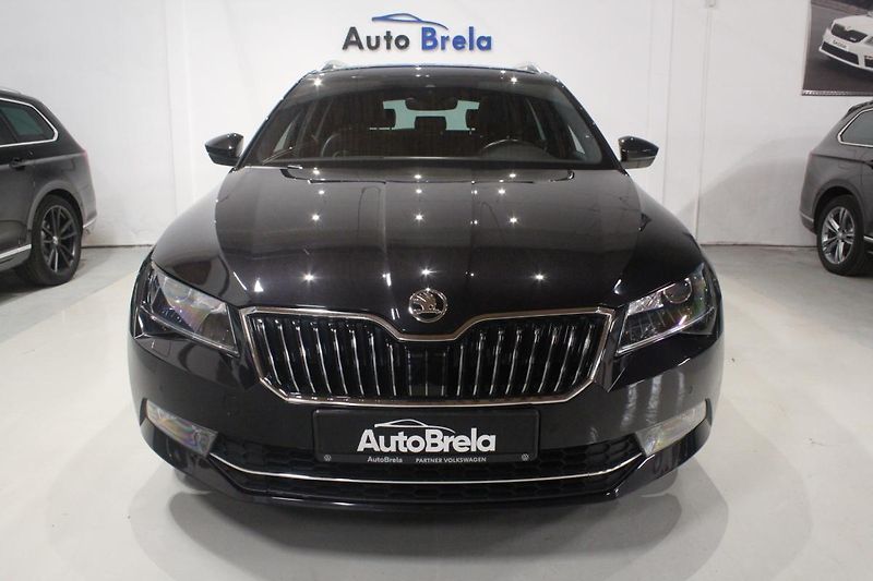 Škoda Superb (2019) 2.0TDI DSG L&K 4x4 Display - fotka 4 z 45