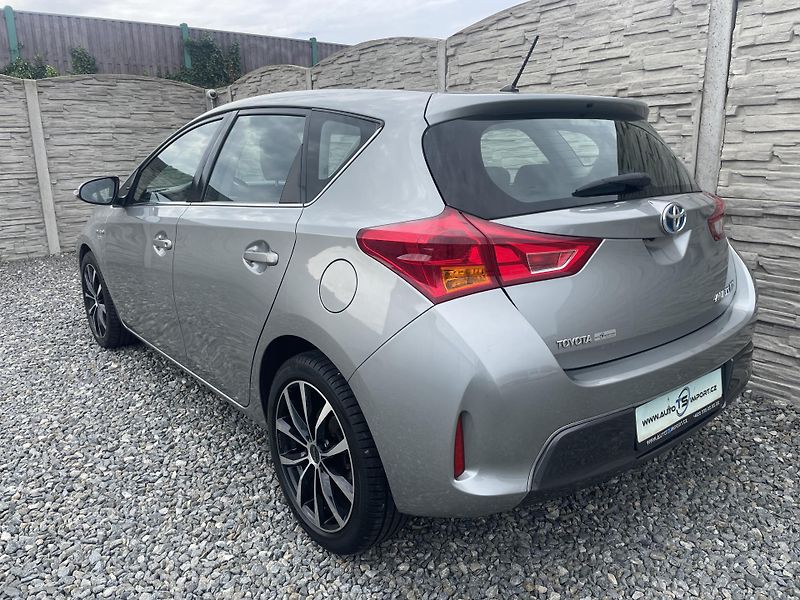 Toyota Auris 1.8i 16v HYBRID AUT SERVIS TOP - fotka 3 z 172