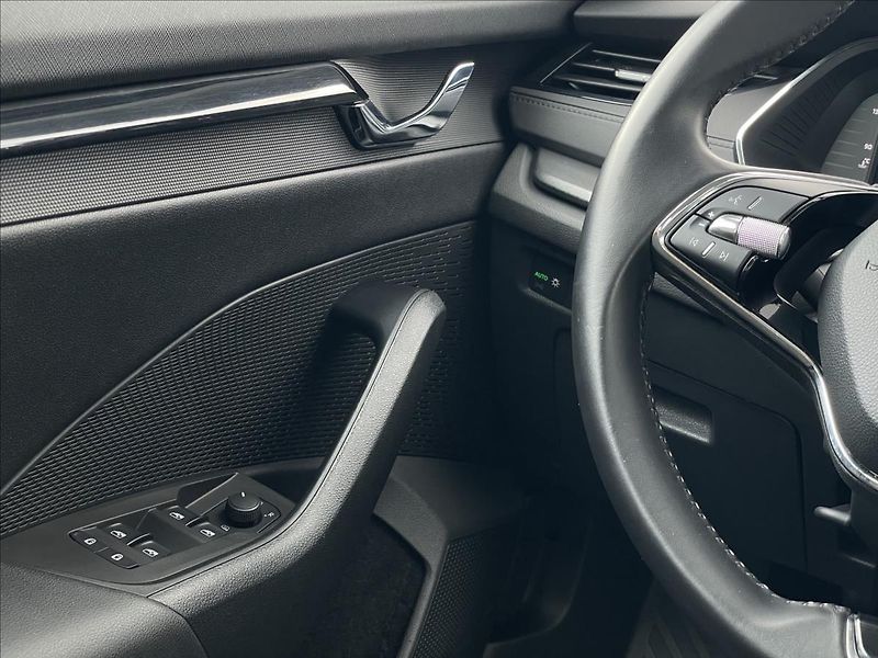 Škoda Octavia 2,0 TDI Combi Ambition Plus - fotka 13 z 22