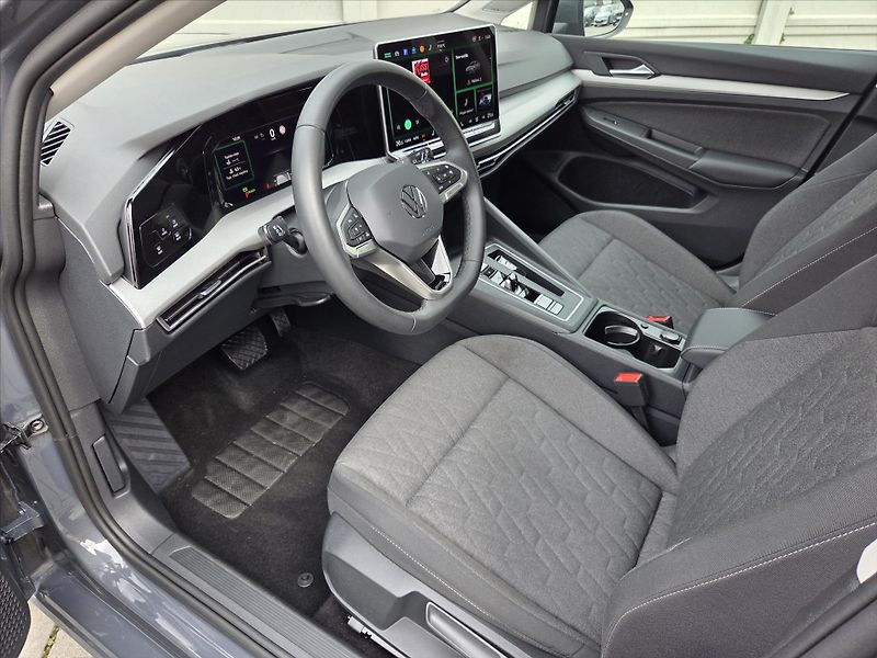 Volkswagen Golf 1,5 eTSi 110kW DSG Tov.záruka - fotka 9 z 23