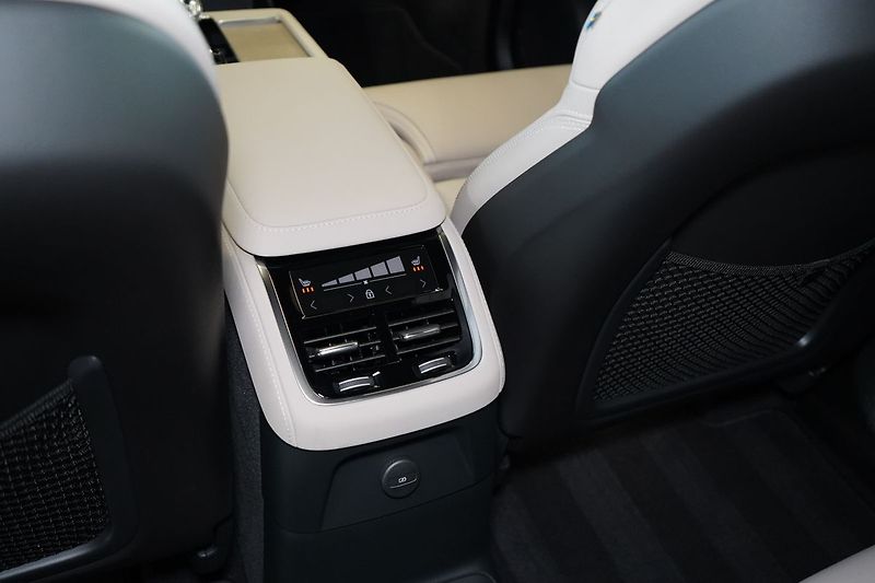 Volvo XC90 T8 PLUS Bright, Vzduch, 360° - fotka 46 z 50