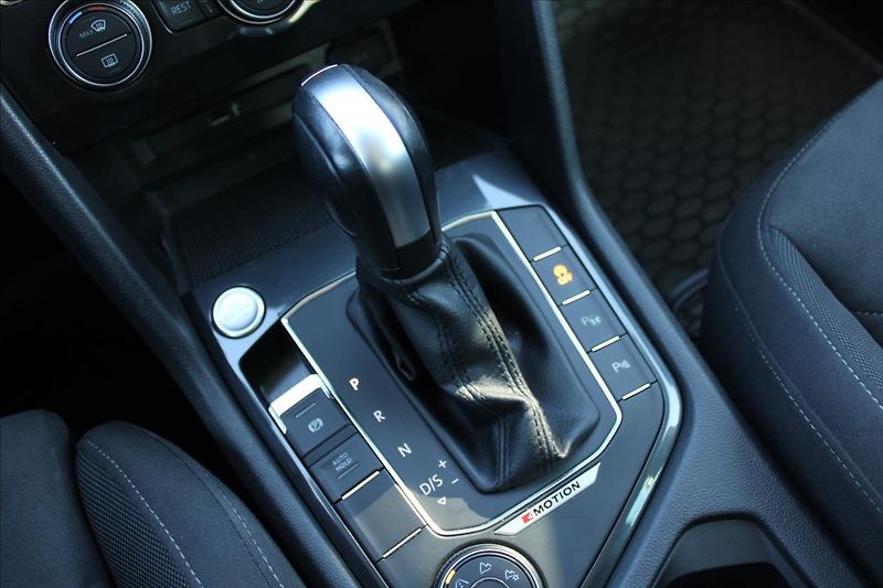 Volkswagen Tiguan 2,0 TDI  1.MAJ,A/T,4x4,R-LINE - fotka 20 z 41