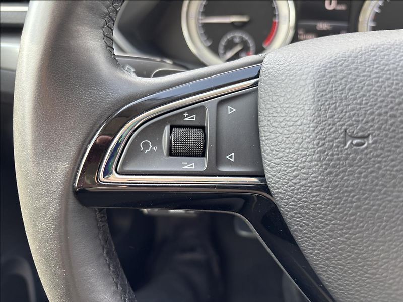Škoda Superb 2,0 TDI 110kW Style DSG - fotka 27 z 47