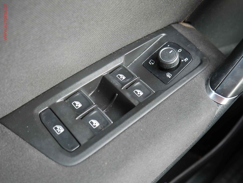 Volkswagen Touran (2019) 2.0TDi, DSG, navi - fotka 11 z 16