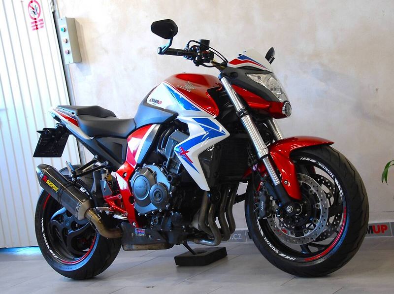 Honda CB 1000 R (2014) krásný stav, akrapovič - fotka 3 z 20