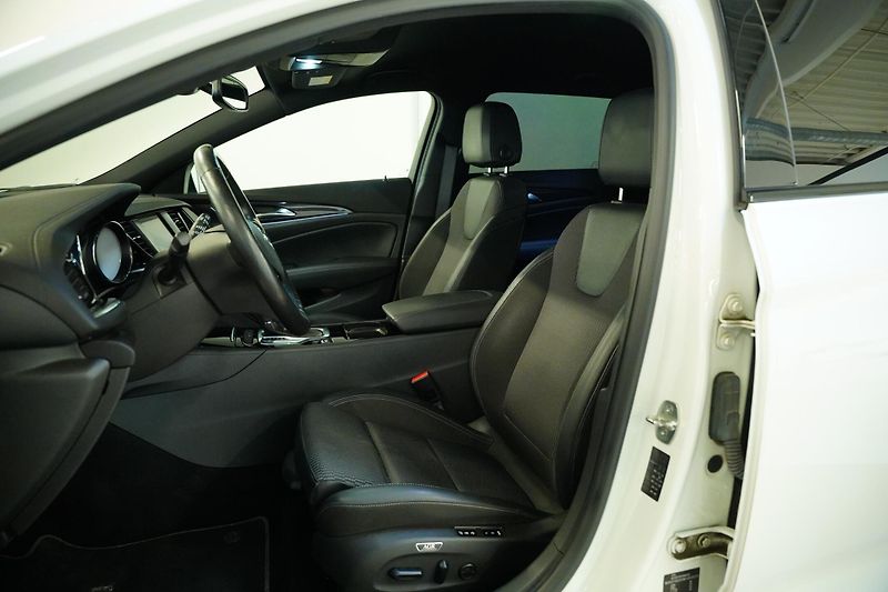Opel Insignia - fotka 12 z 26
