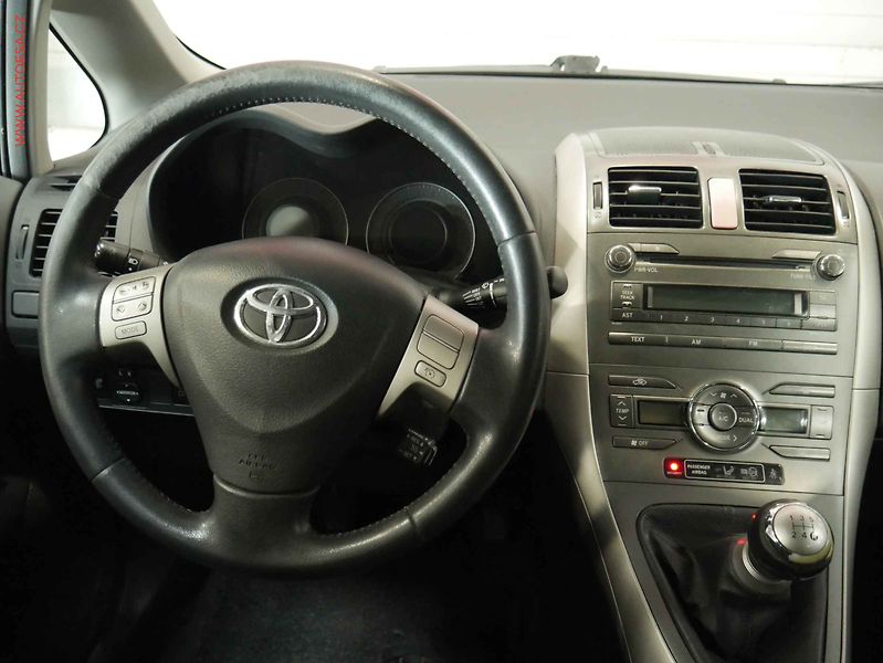 Toyota Auris (2008) 1.6 VVTi, 1.maj, AC, TZ, temp - fotka 11 z 19