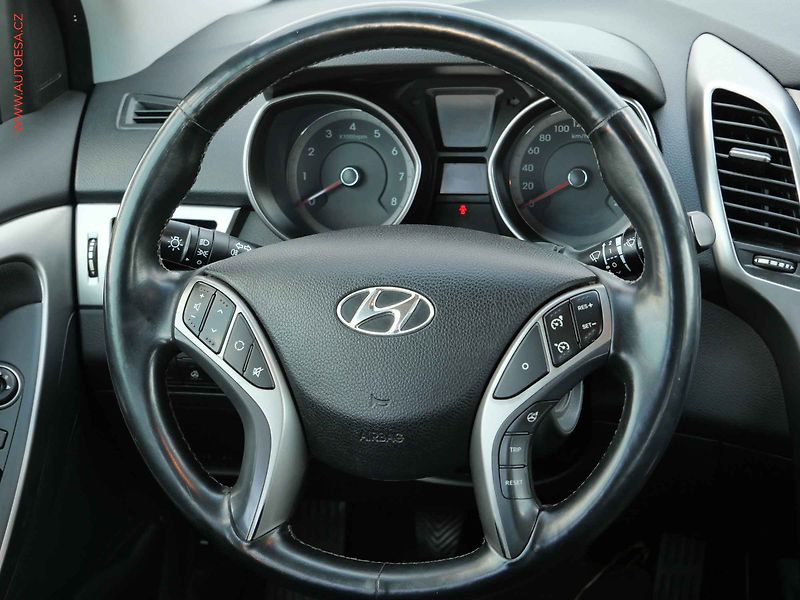Hyundai i30 (2013) 1.6CVVT, ČR, AC, tempo, park - fotka 12 z 16