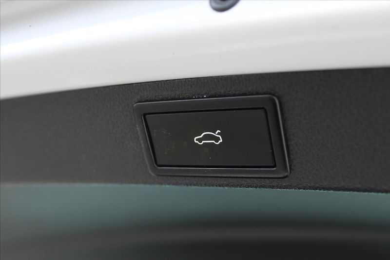 Škoda Octavia RS 2.0 TDI 135kW XENONY ČR - fotka 15 z 26