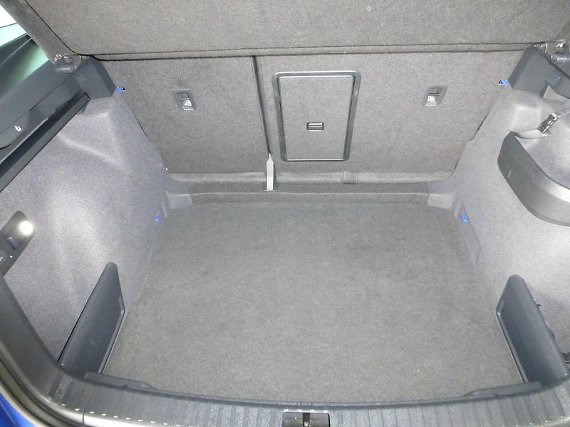 Škoda Karoq (2019) 1,6TDI*PARK.S**ALU***VYHŘ.SED. - fotka 27 z 28