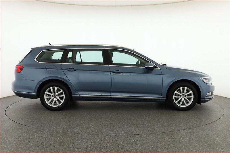Volkswagen Passat (2015) Highline 2.0 TDI, Navi - fotka 6 z 19