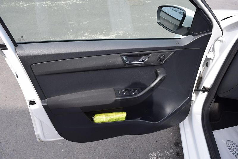 Škoda Fabia (2015) 1.2TSI 66kw STYLE AC TEMPOMAT - fotka 18 z 45