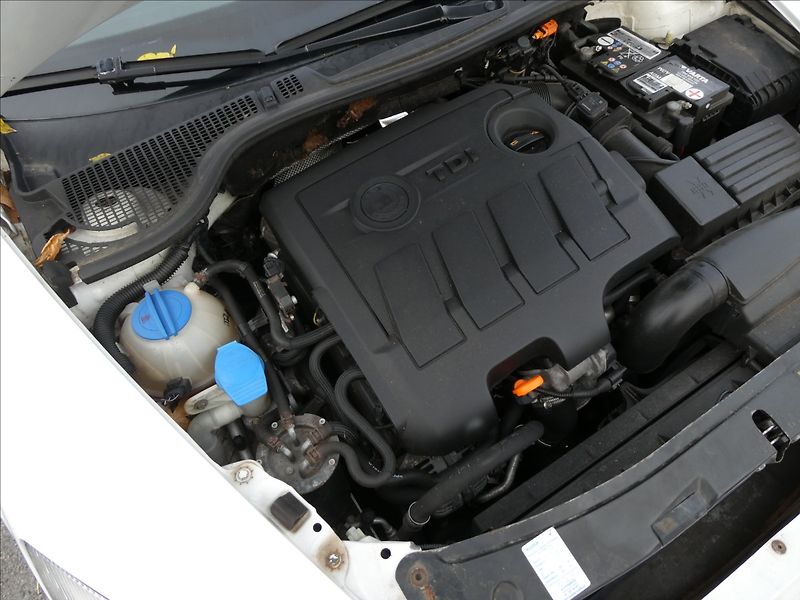 Škoda Octavia 1,6 TDi 77kW 2x kola, závěs - fotka 26 z 30