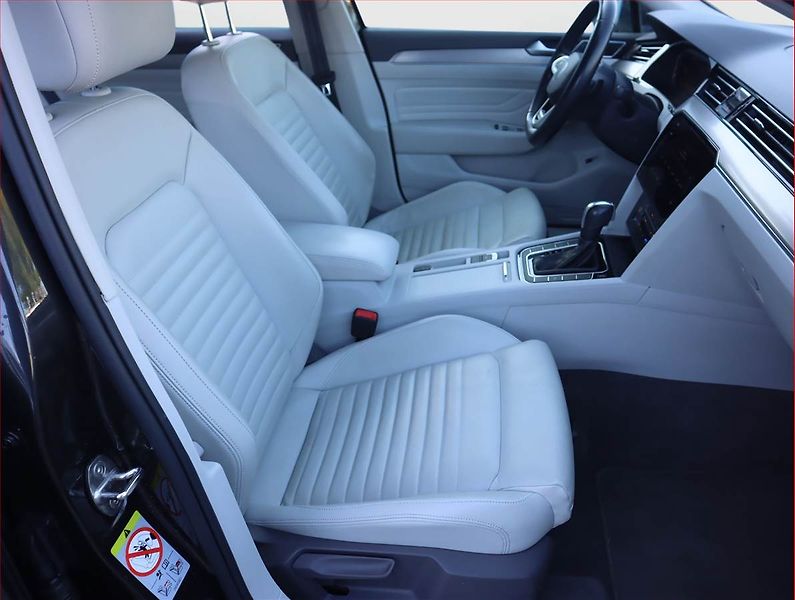 Volkswagen Passat (2021) 2.0 TDI - fotka 9 z 23