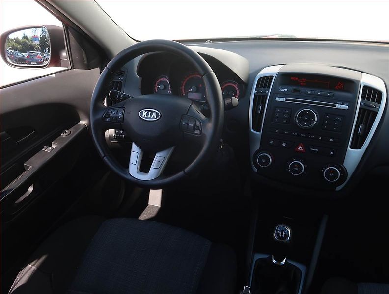 Kia Ceed (2011) 1.4 CVVT, ČR,1.maj, Serv.kniha - fotka 7 z 17