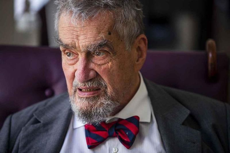 Karel Schwarzenberg v Národním technickém muzeu u zrestaurovaného vozu Benz 16/40 HP z roku 1914, který patřil jeho dědečkovi.