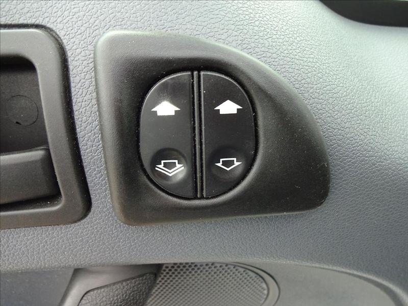 Ford Transit Connect 1,8 TDCi 66kW !!DPH!! - fotka 19 z 42