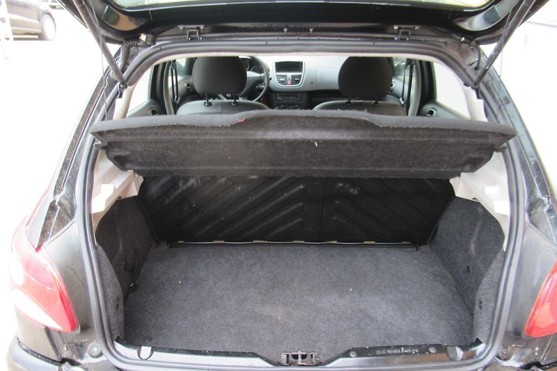 Peugeot 206 + 1.1i KLIMA - fotka 14 z 15