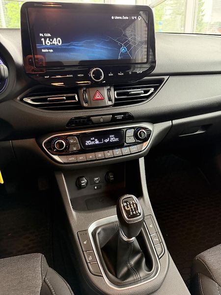Hyundai i30 (2023) 1.0T-GDi 88kW SMART+NAVI - fotka 13 z 21