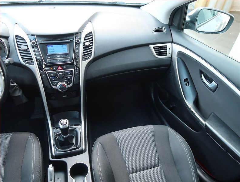 Hyundai i30 (2016) 1.6 GDI, Tempomat - fotka 8 z 13