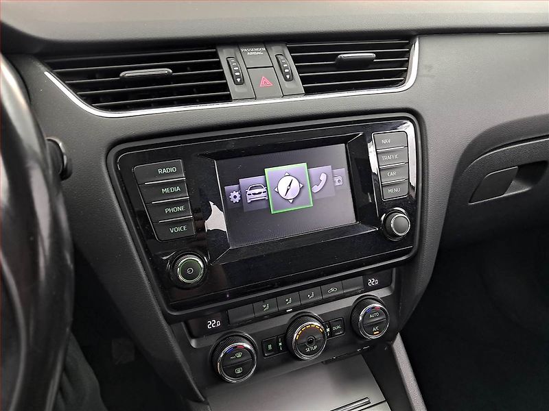 Škoda Octavia (2014) 1.6 TDI, Navi, Tempomat - fotka 12 z 16