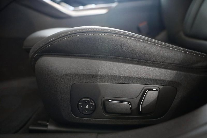 BMW i4 M60 xDrive - fotka 27 z 30