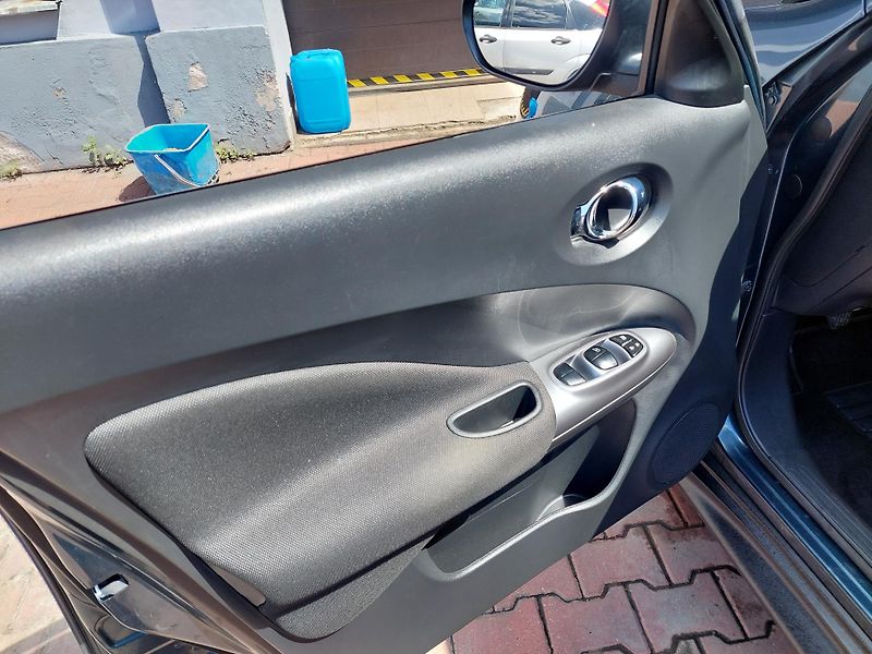 Nissan Juke (2012) TEKNA 1.6 - fotka 16 z 41