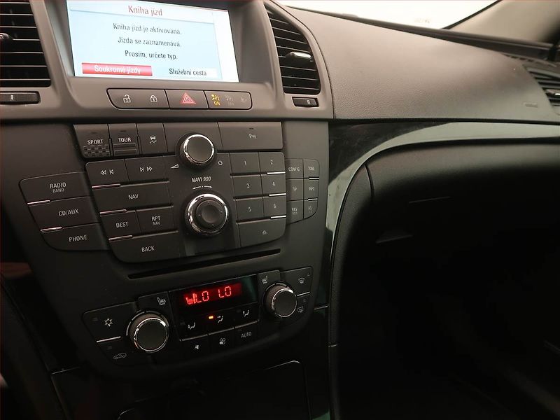 Opel Insignia (2012) 2.0 CDTI, Navi, Xenony - fotka 15 z 16