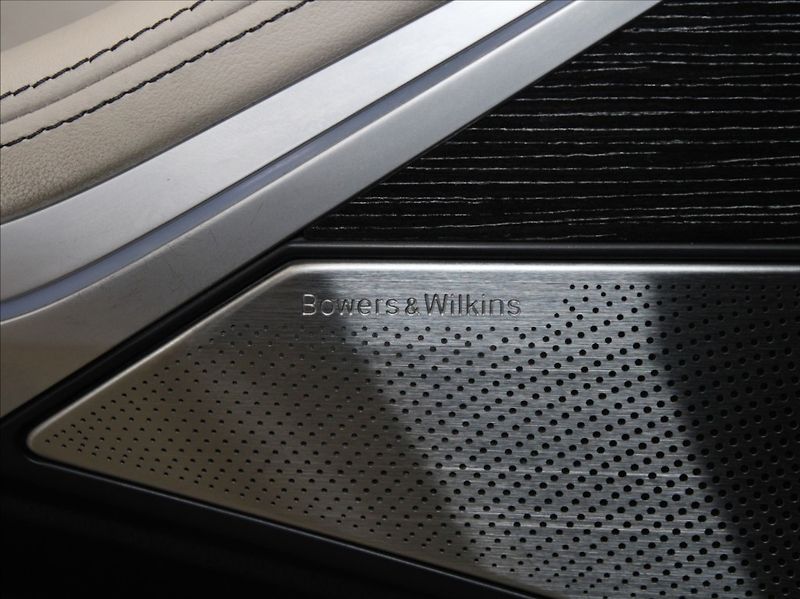 BMW X7 3,0 40xD M-paket B&W 6-míst ČR - fotka 29 z 51