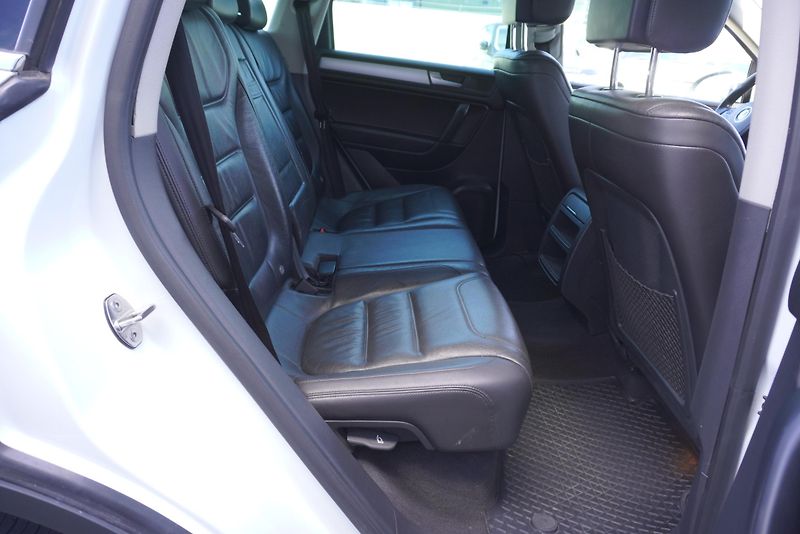 Volkswagen Touareg (2013) 3,6 V6 FSI  4x4 KŮŽE - fotka 26 z 27
