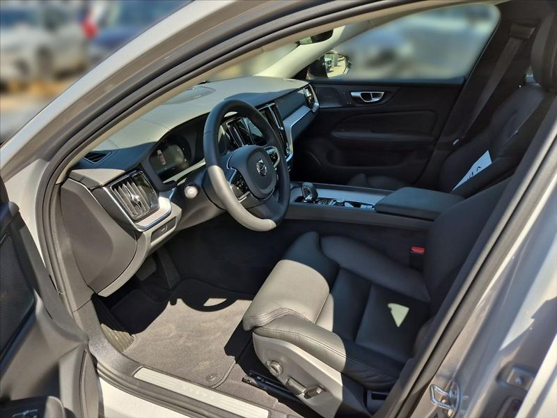 Volvo S60 2,0 B5 AWD Ultimate Dark - fotka 7 z 17