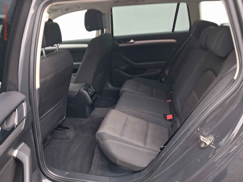Volkswagen Passat (2015) 2.0 TDI, servis.kniha - fotka 10 z 18