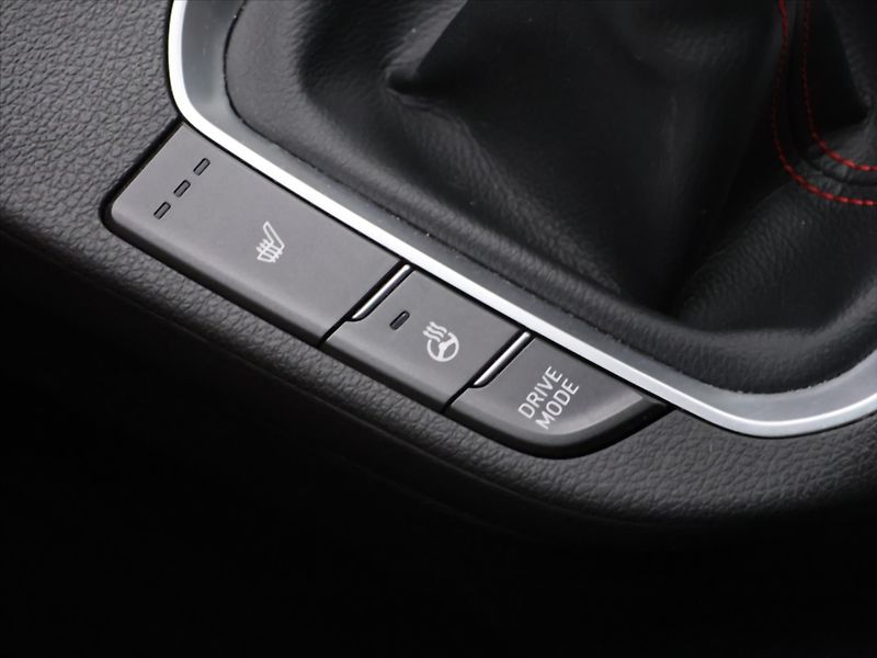 Hyundai i30 1,5 T-GDI N Line SmartKey CZ - fotka 24 z 32