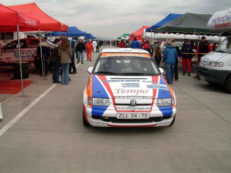 Jiří Hladík se svým zbrusu novým vozem Renault Clio Rally5 Phase II.