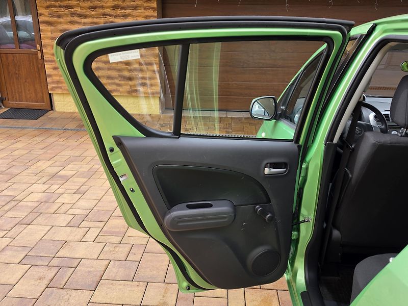 Suzuki Splash 1.2i 63kW KLIMA*REZERVACE* - fotka 24 z 46