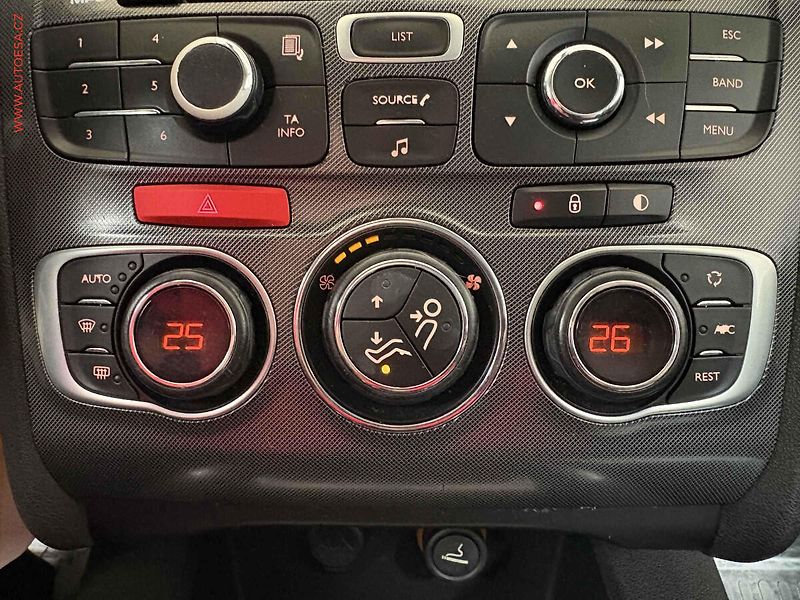 Citroën C4 (2012) 1.6i, 1.maj, AC, výhřev sed. - fotka 15 z 17