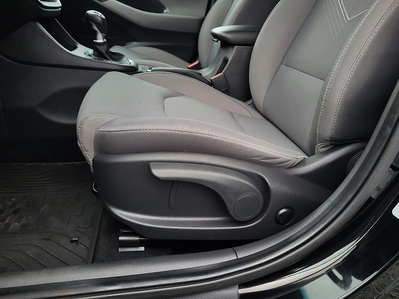 Hyundai i30 FASTBACK 1.5 T-GDI mHEV 118kW - fotka 30 z 47