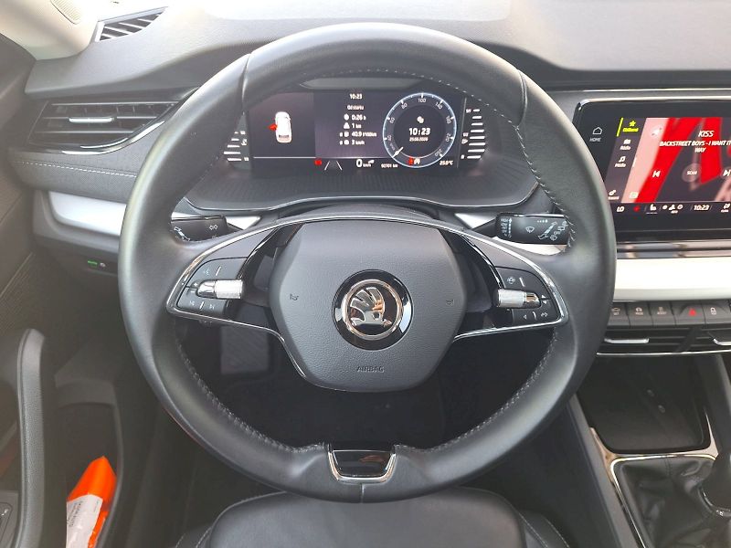 Škoda Octavia (2023) COMBI / 2.0 TDI / 85 kW / 6MP - fotka 5 z 33