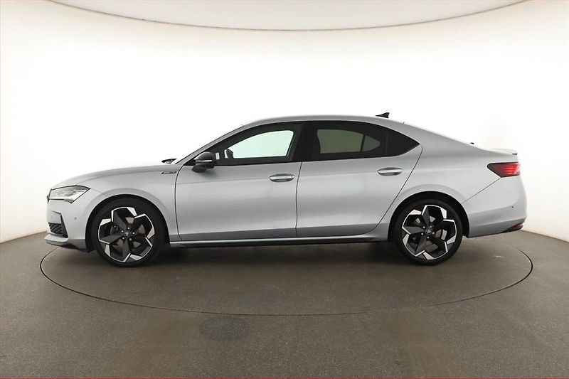 Škoda Superb (2025) 2.0 TDI, Sportline - fotka 3 z 21