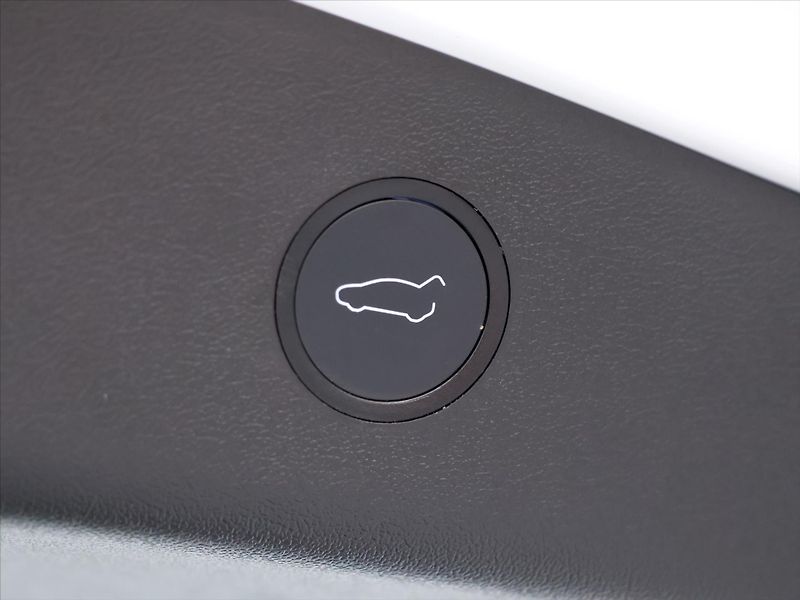 Tesla Model 3 LongRange AWD SOH90,6% DPH - fotka 11 z 33
