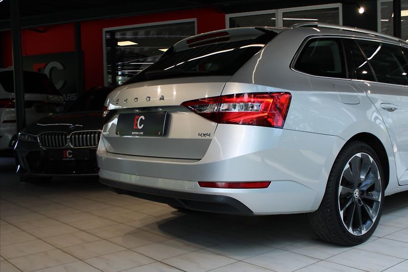 Škoda Superb TDi 140kW DSG 4x4 Style ACC/Ne - fotka 8 z 31