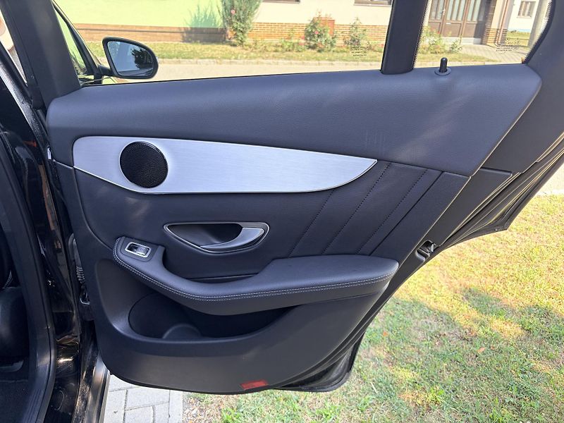 Mercedes-Benz GLC 220D 4MATIC - fotka 45 z 49