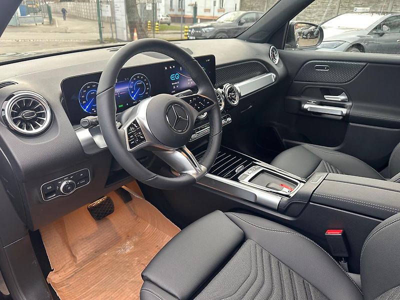 Mercedes-Benz EQB 250+ demo - fotka 6 z 21