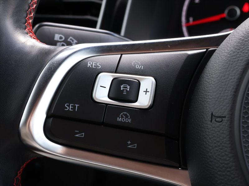 Volkswagen Polo 2,0 TSI GTI 147kW DSG LED Beat - fotka 17 z 28