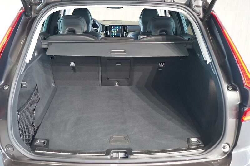 Volvo XC60 B5 AWD Plus Dark, Ventilace - fotka 14 z 46