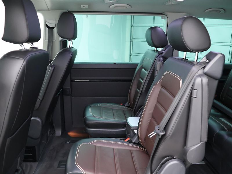Volkswagen Multivan 2,0 TDI 146kW Highline DSG CZ - fotka 17 z 36