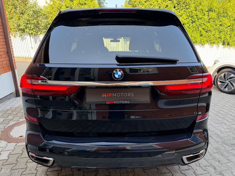 BMW X7 40xD-INDIVID-MASÁŽE-R21-B&W-ČR - fotka 5 z 40