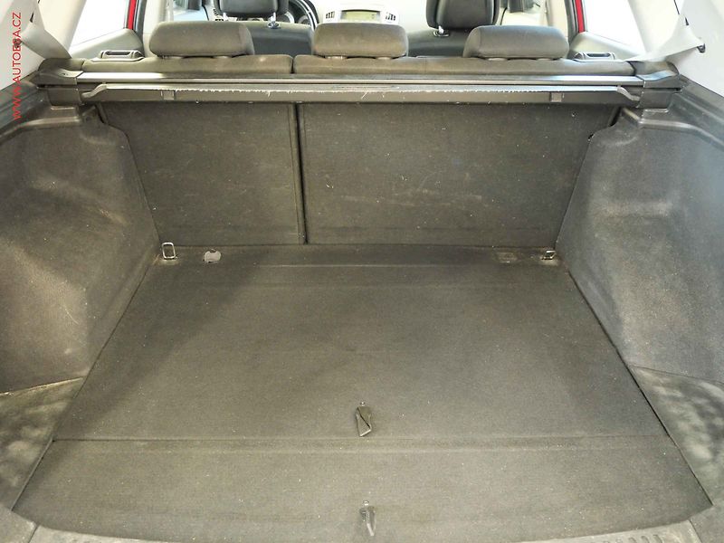 Toyota Auris (2010) 1.6VVTI, ČR, autoAC - fotka 7 z 19