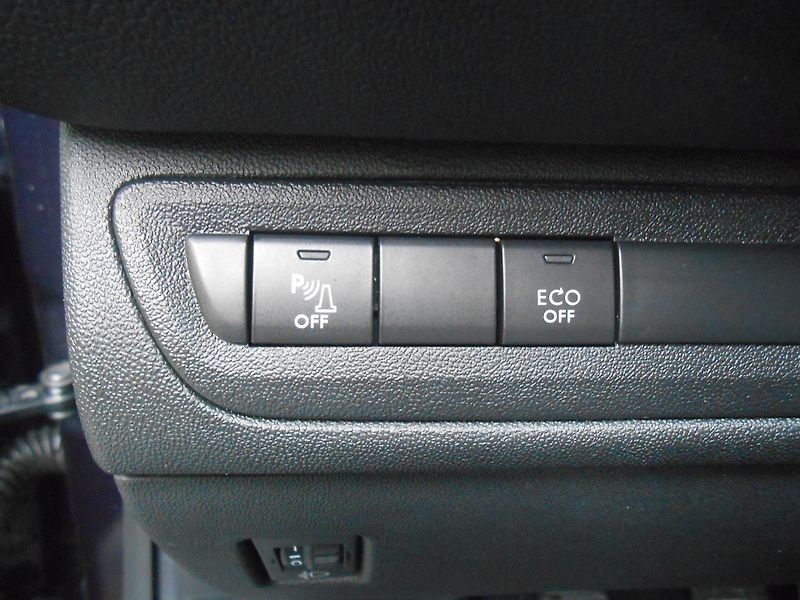 Peugeot 208 NAVI, CHROM, LED, 87TKm - fotka 26 z 37