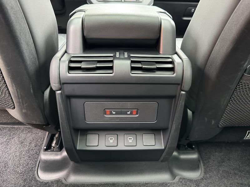 Land Rover Defender D300-R DYNAMIC-BLACK-R22 - fotka 32 z 41